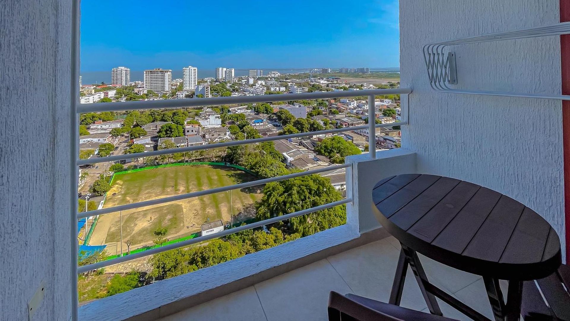 View 17, Modern, 5 Min From Rafael Nuñez Airport *