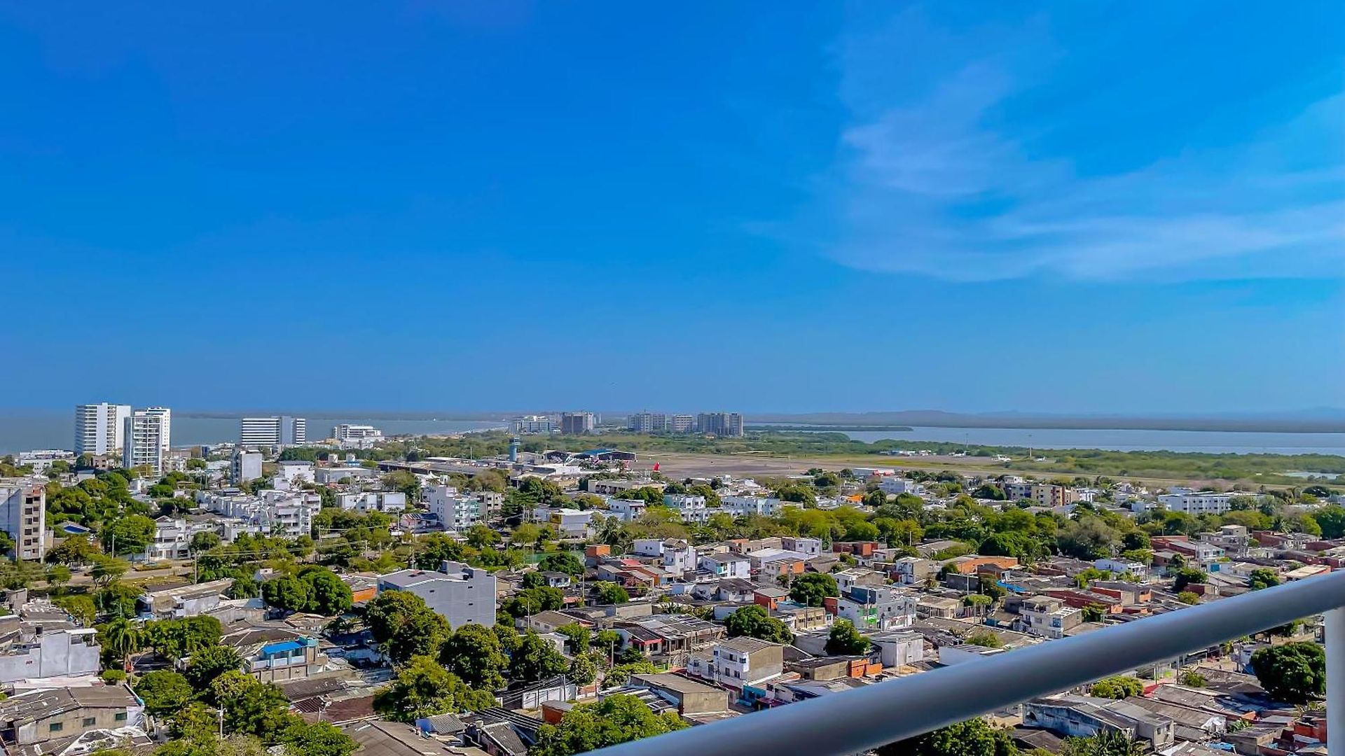 View 17, Modern, 5 Min From Rafael Nuñez Airport
