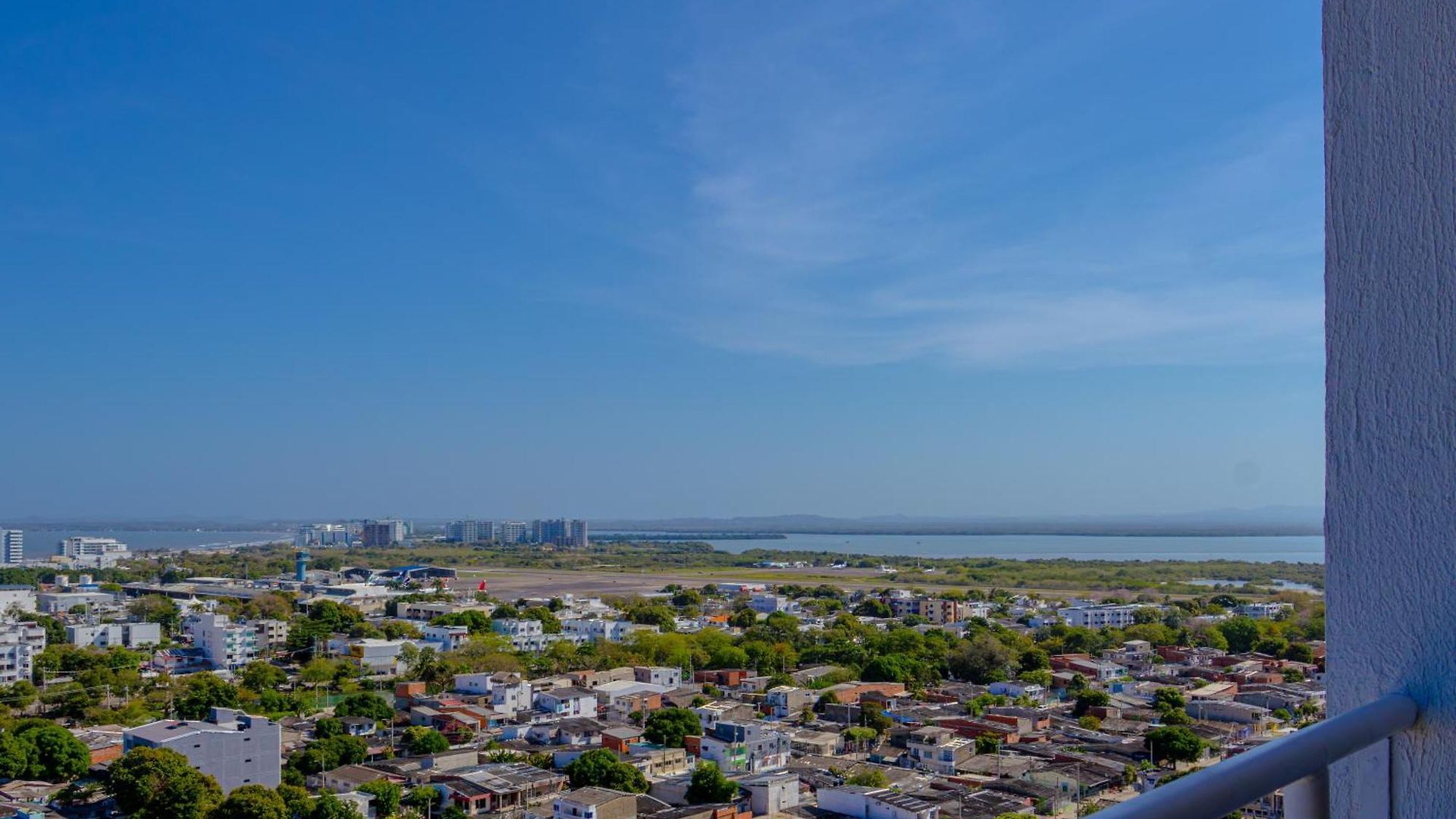 View 17, Modern, 5 Min From Rafael Nuñez Airport *