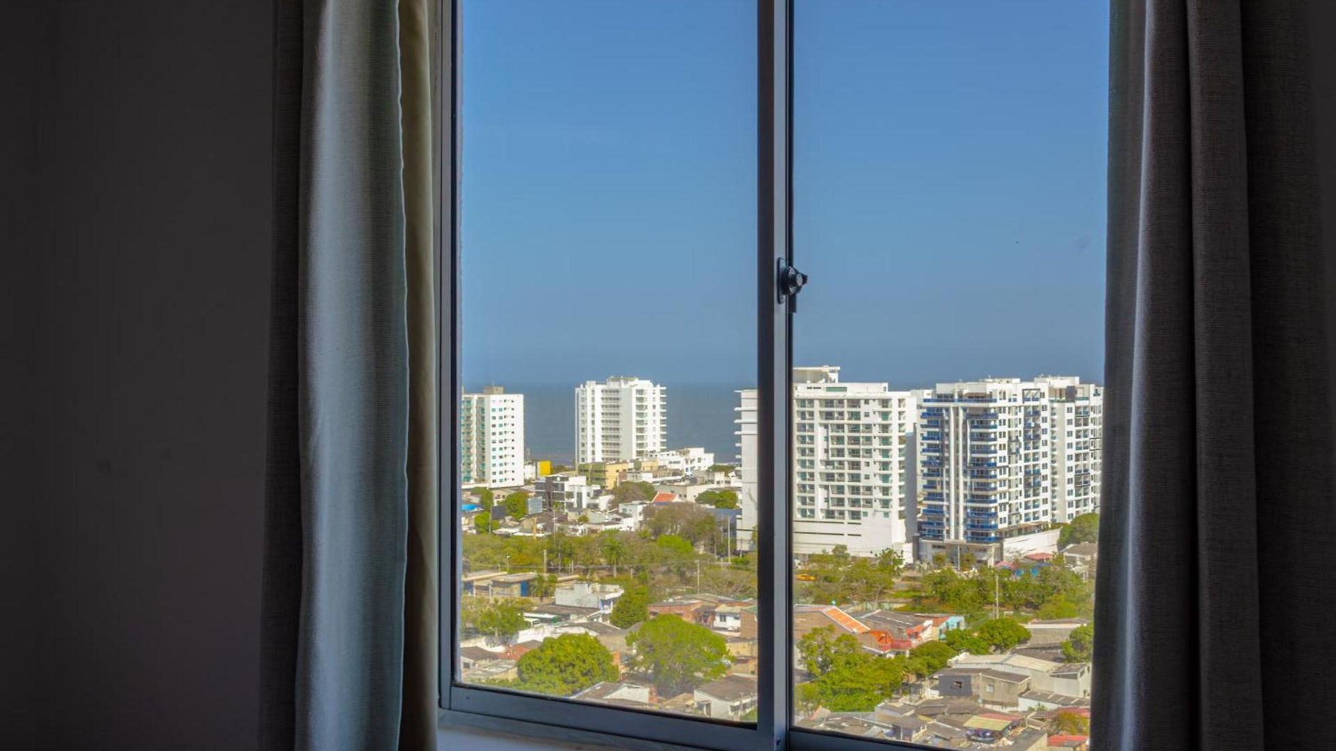 View 17, Modern, 5 Min From Rafael Nuñez Airport Apartamento