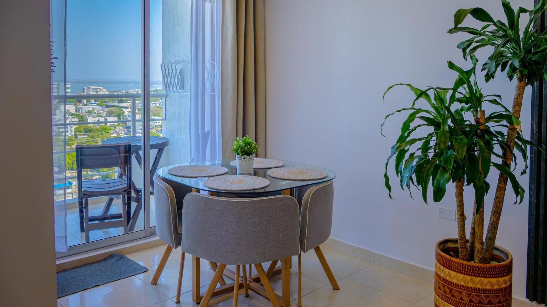 View 17, Modern, 5 Min From Rafael Nuñez Airport Cartagena
