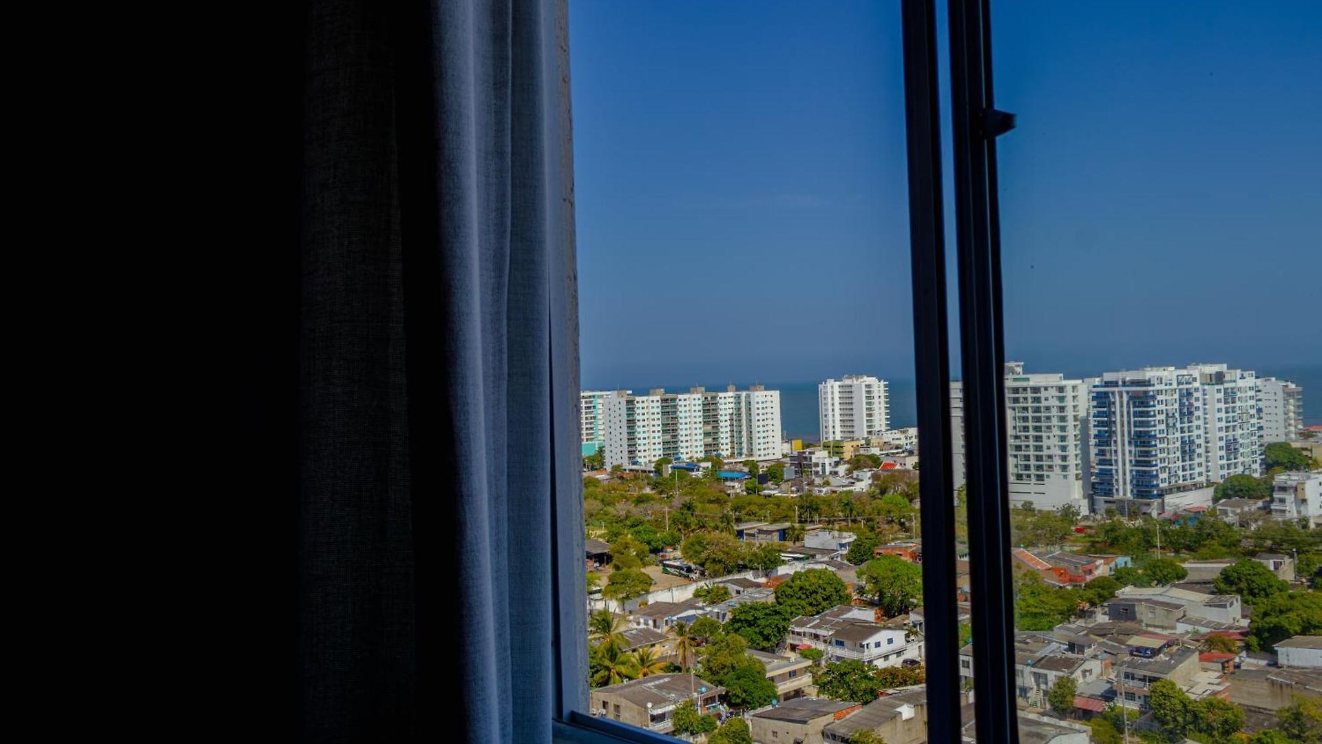 View 17, Modern, 5 Min From Rafael Nuñez Airport Apartamento
