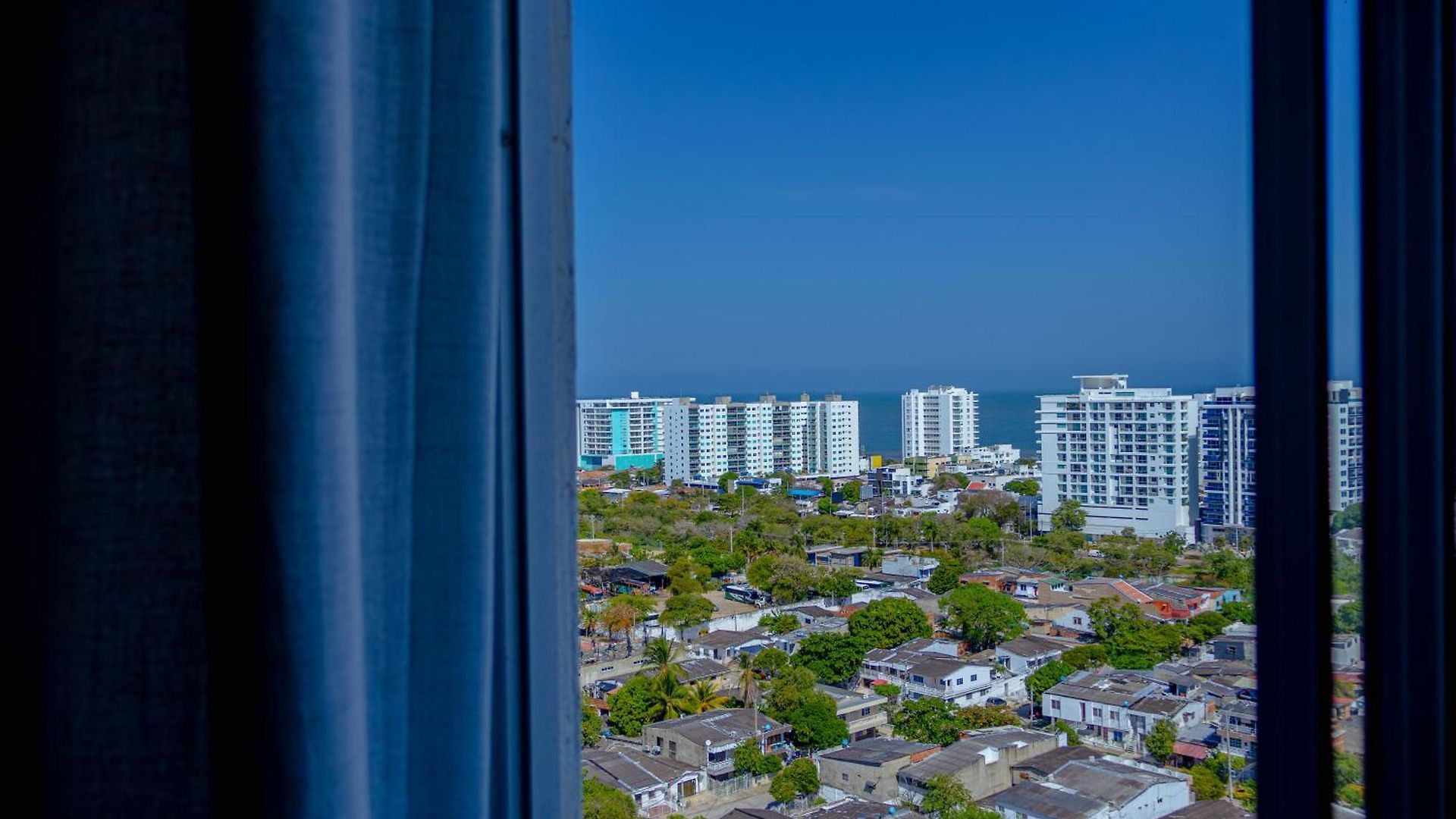 View 17, Modern, 5 Min From Rafael Nuñez Airport *