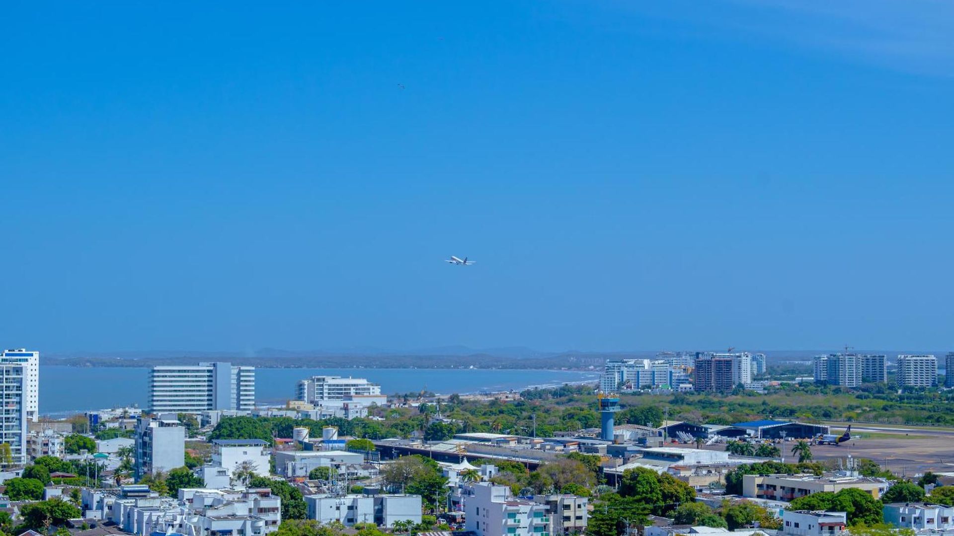 View 17, Modern, 5 Min From Rafael Nuñez Airport *