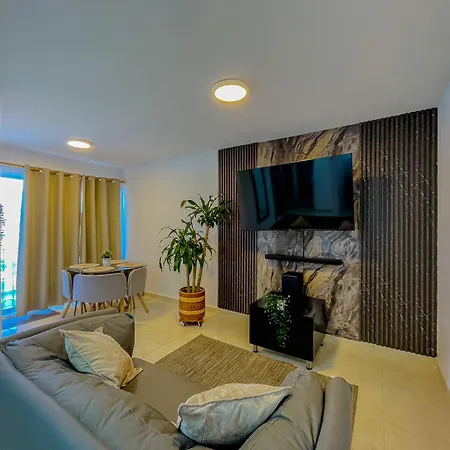 View 17, Modern, 5 Min From Rafael Nuñez Airport Apartamento