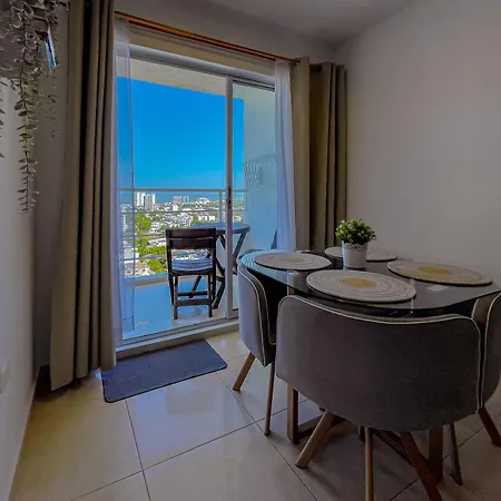 View 17, Modern, 5 Min From Rafael Nuñez Airport